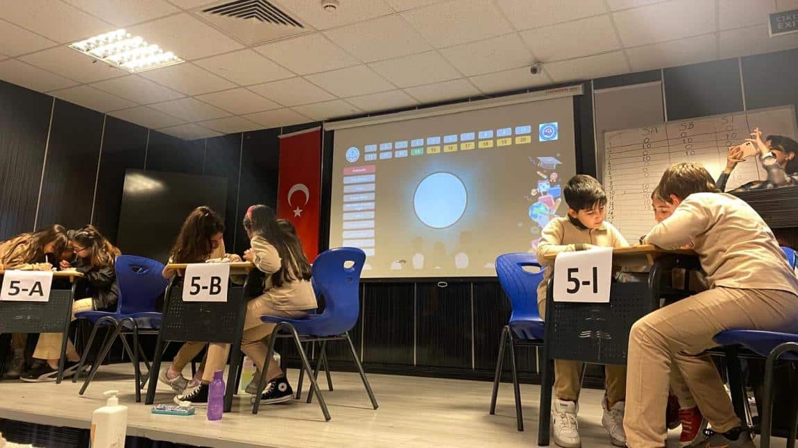 Okulumuzda 5 'inci , 6'ıncı ,7'inci ve 8'inci Sınıflar Arasında Bilgi Yarışması Düzenlendi.